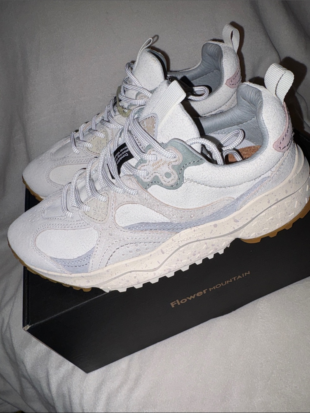 NWT Flower Mountain Wave Sneaker in White - Picture 13 of 16